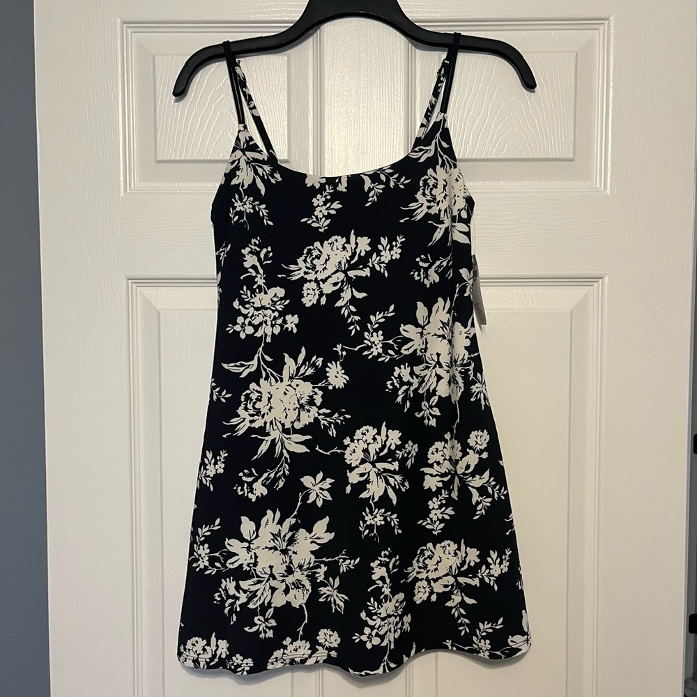 Abercrombie & Fitch Black and White Floral Dress